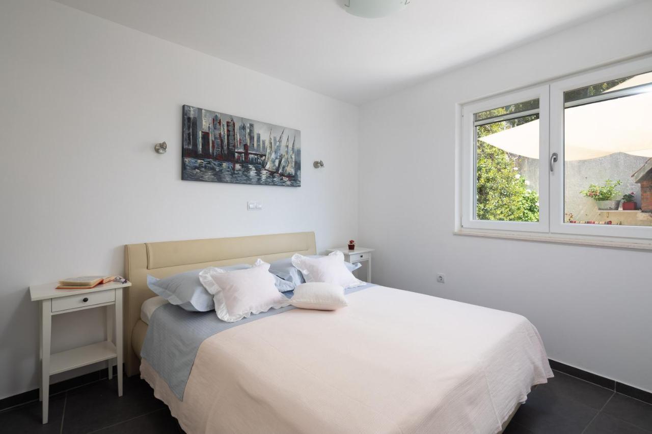 Apartment Seaside Kamelia Mimice